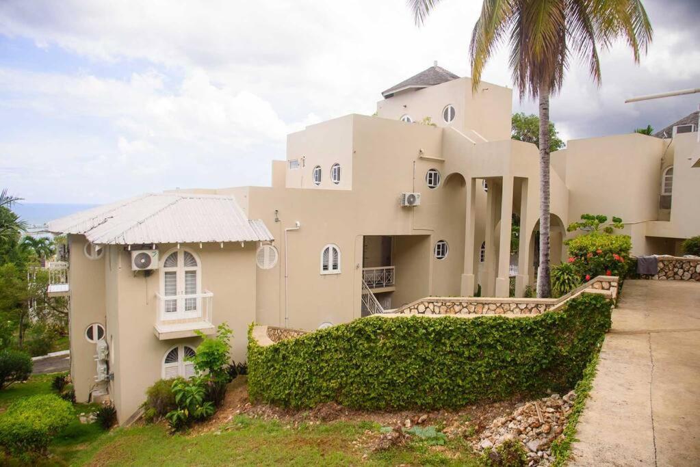 Czar'S Citadel-2 Bedroom Apt 23E At Columbus Heights Ocho Rios Exterior photo